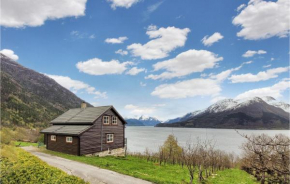Beautiful Home In Vallavik With Kitchen